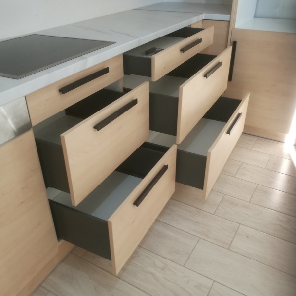 Μεγάλες συρταριέρες με μηχανισμούς επιβράδυνσης | Sylko - Λιάκος 